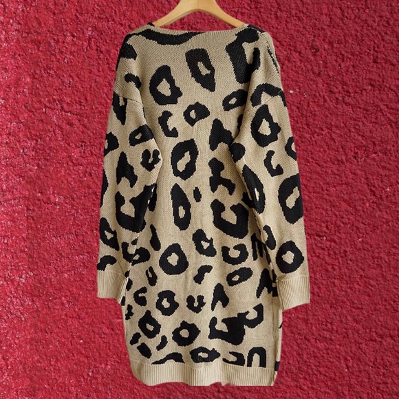 💋🐆Absolutely Gorgeous Leopard Print Cardigan😳💋 - Picture 3 of 4